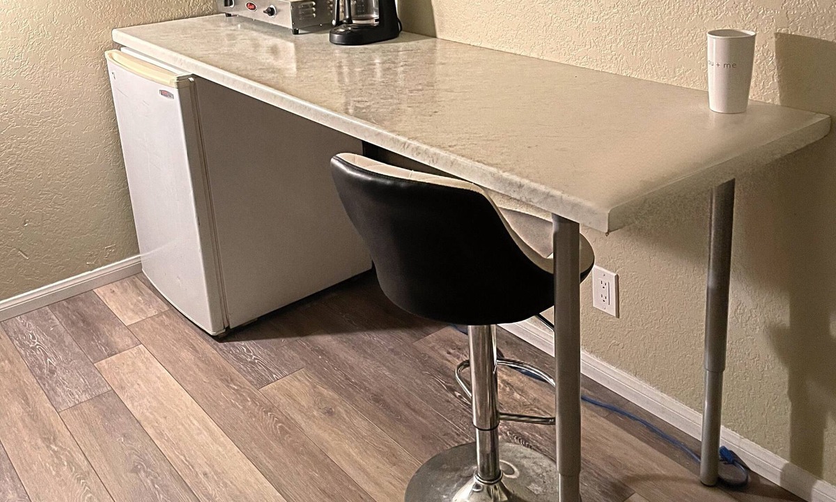 Lake Elsinore House | Industrial bachelor bed&bath 6min from lake!