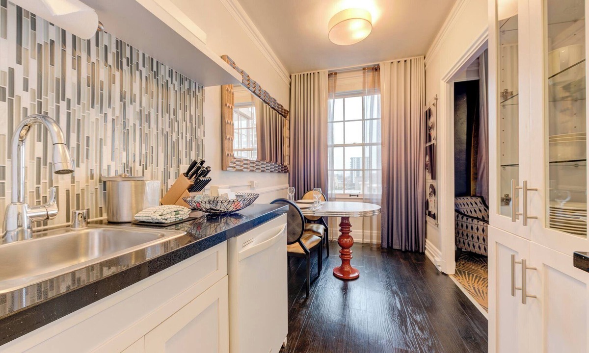 Park West Hotel | Inn At The Park