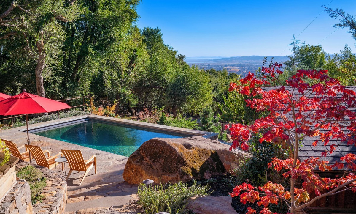 Sonoma House | Inn Wine Country - Pool/Spa. Views to The Bay. Near Sonoma Plaza. Ambiance plus!