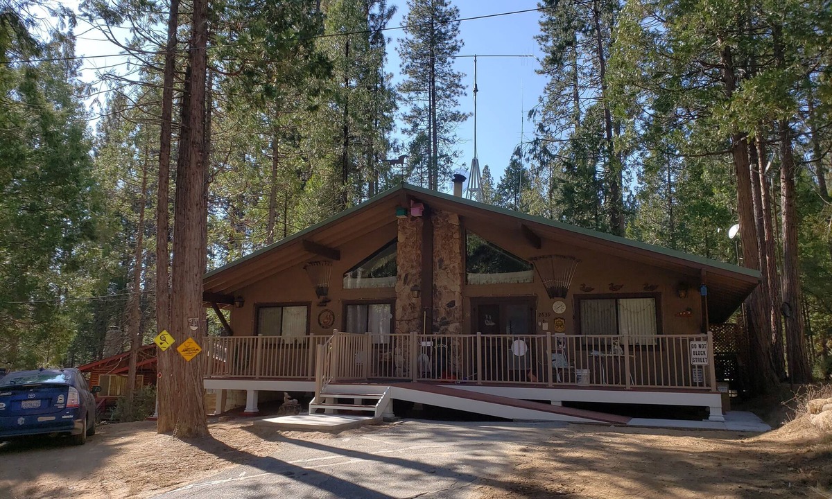 North Wawona Cabin | Inside Yosemite National Park near Wawona Village, California, USA. Sleeps 6.