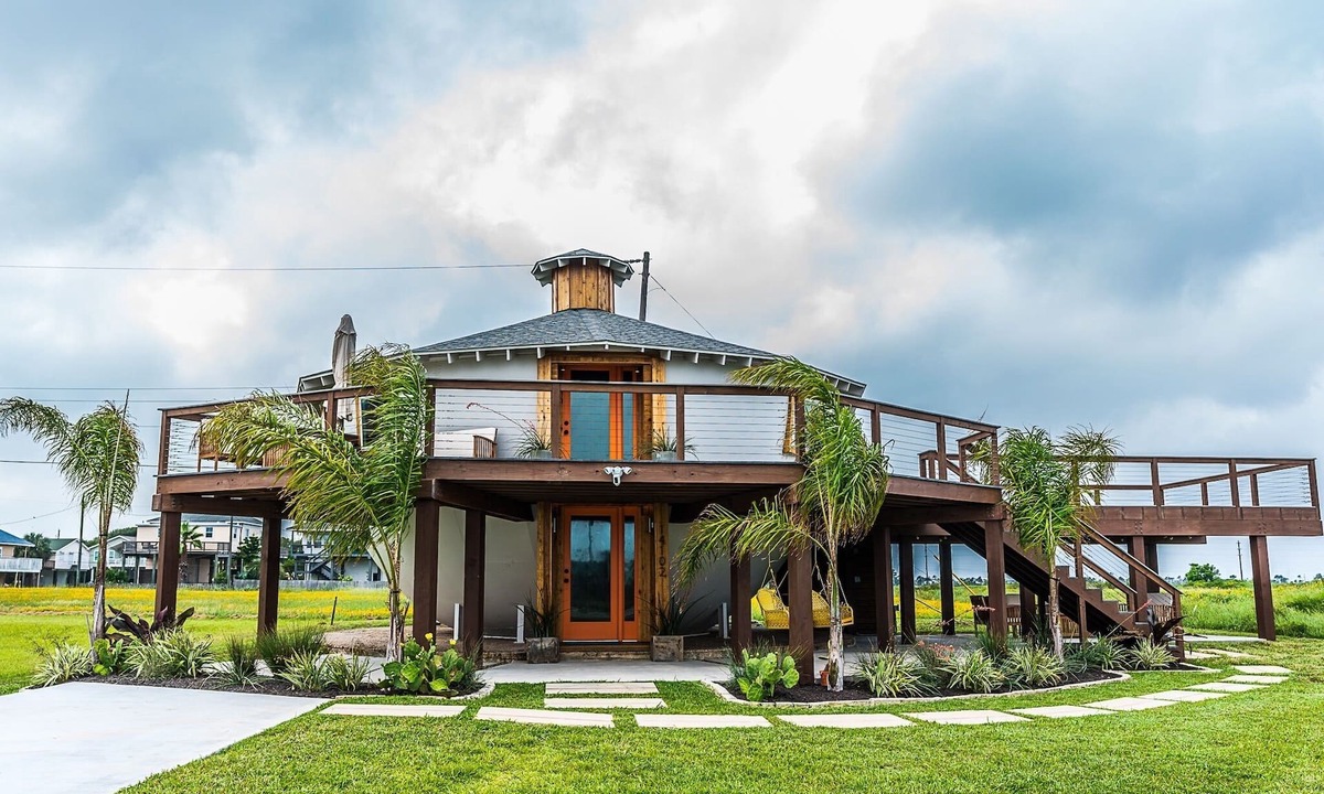 Pirates Beach House | Kettle House - As Seen On TV - Island Famous