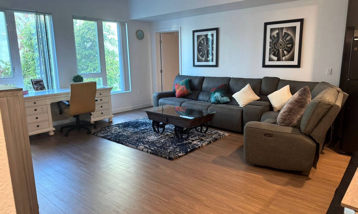 Little Tokyo Hotel | LA Escape: Stylish 2BR King Suite in Vibrant Little Tokyo