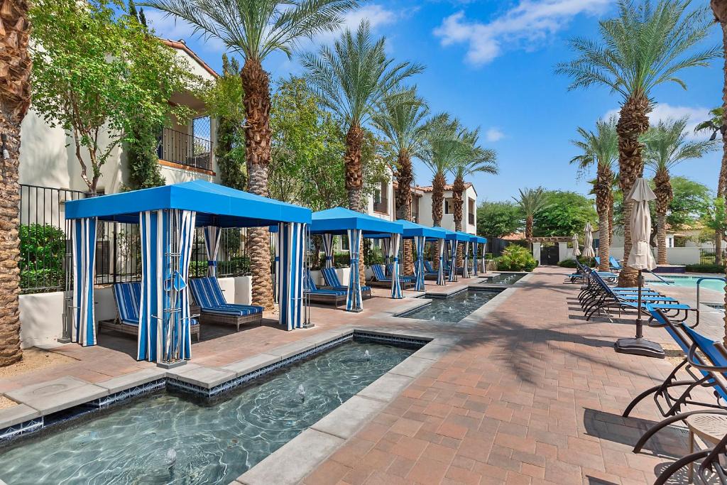 La Quinta Villa | La Quinta Legacy Villas - Luxe Resort Pools with Desert Mountain Views