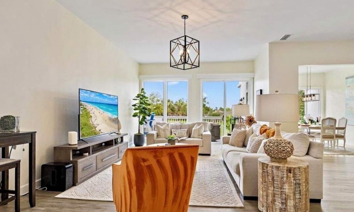 Sawgrass Condo | Lagoon to golf views with refreshing ocean breezes, walk to the beach.