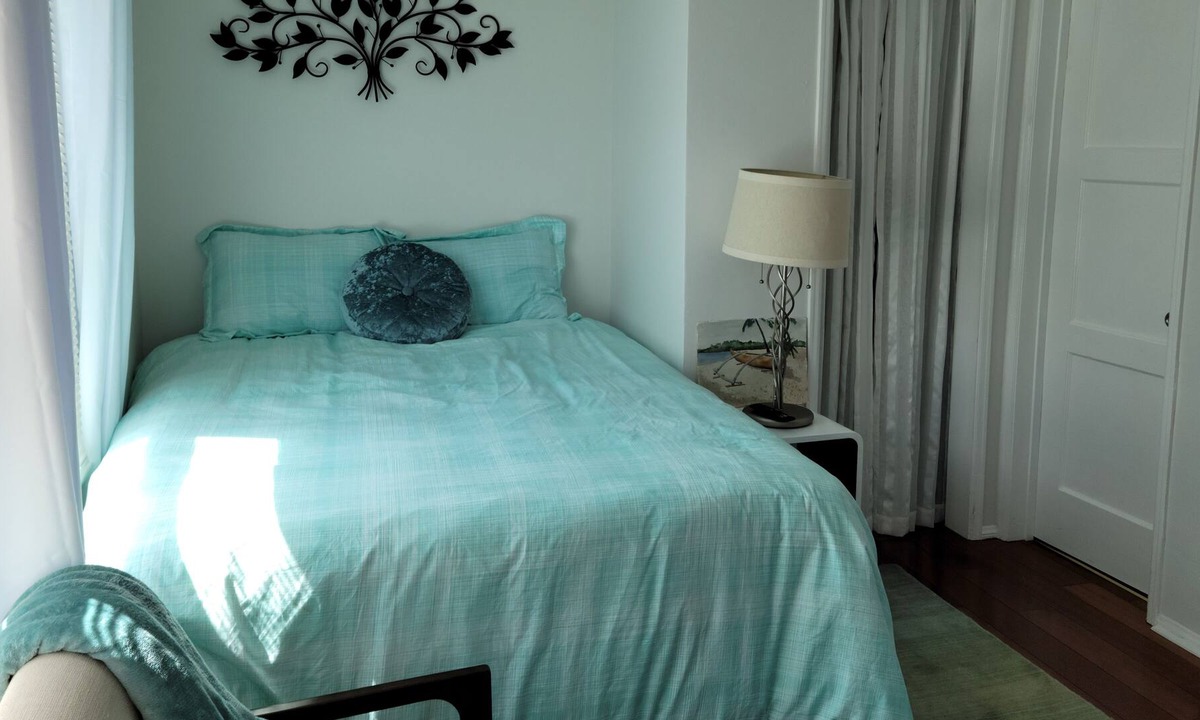 Laguna Beach Apartment | Laguna Beach efficiency Studio, 2 blks to beach, town, restaurants & galleries.