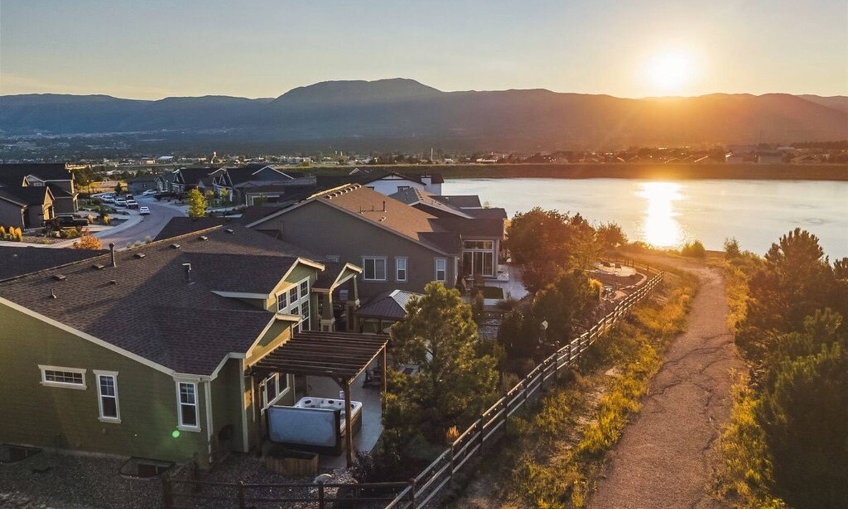 Monument House | Lakefront Spa Luxe View & Theater & Game Lounge Sleeps 10 USAFA 10 Min