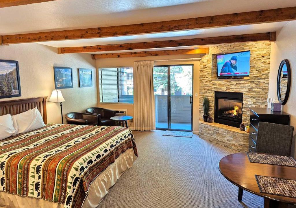 South Lake Tahoe Apartment | Lakeland Village #105