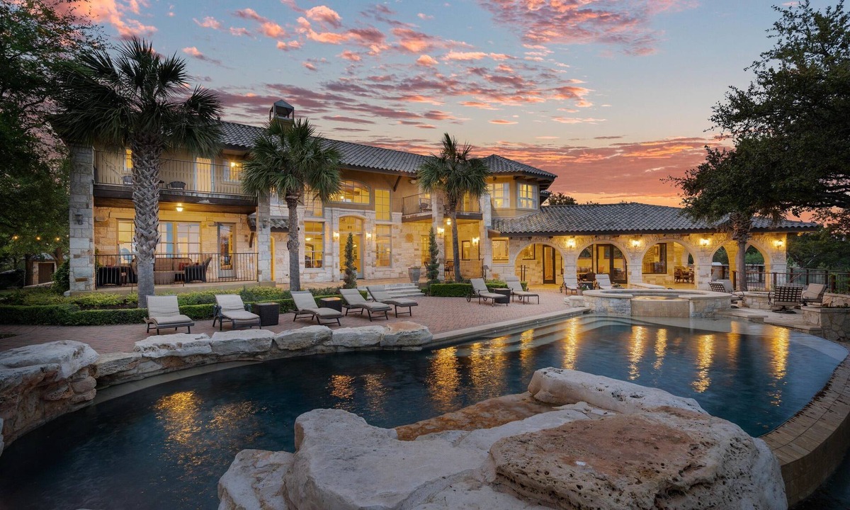 Marshall's Point House | Lakeside Estate · Sleeps 20 · Infinity Pool & Boat Slip · 180' View