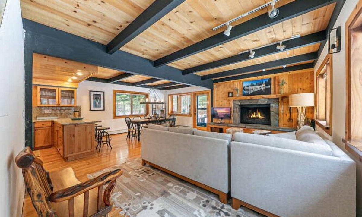 Tahoe Pines House | Lakewalk Lodge by Tahoe Getaways, Pet-Friendly w/Sauna & Beach