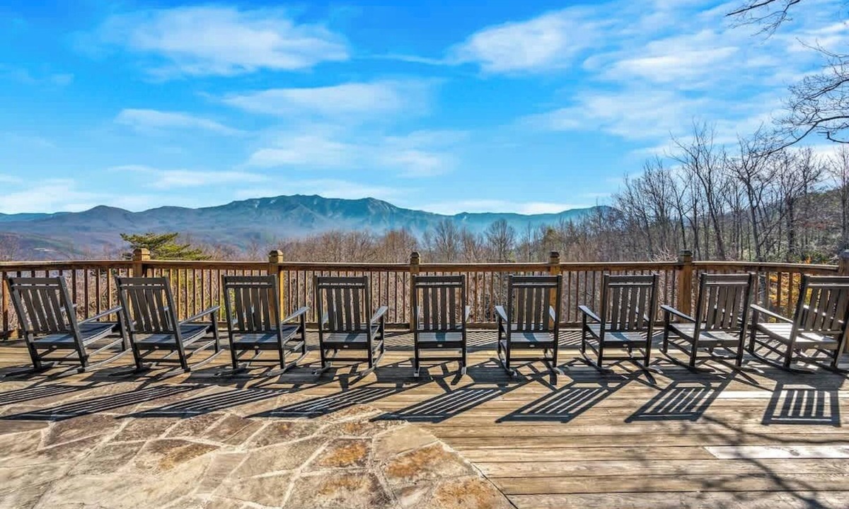 Chalet Village Cabin | Lg Groups EPIC view HotTub FirePit Theater