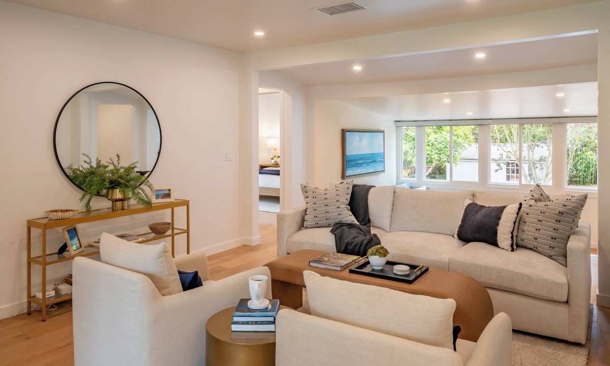 East Mesa House | Light, Bright, and Beachy on the Mesa