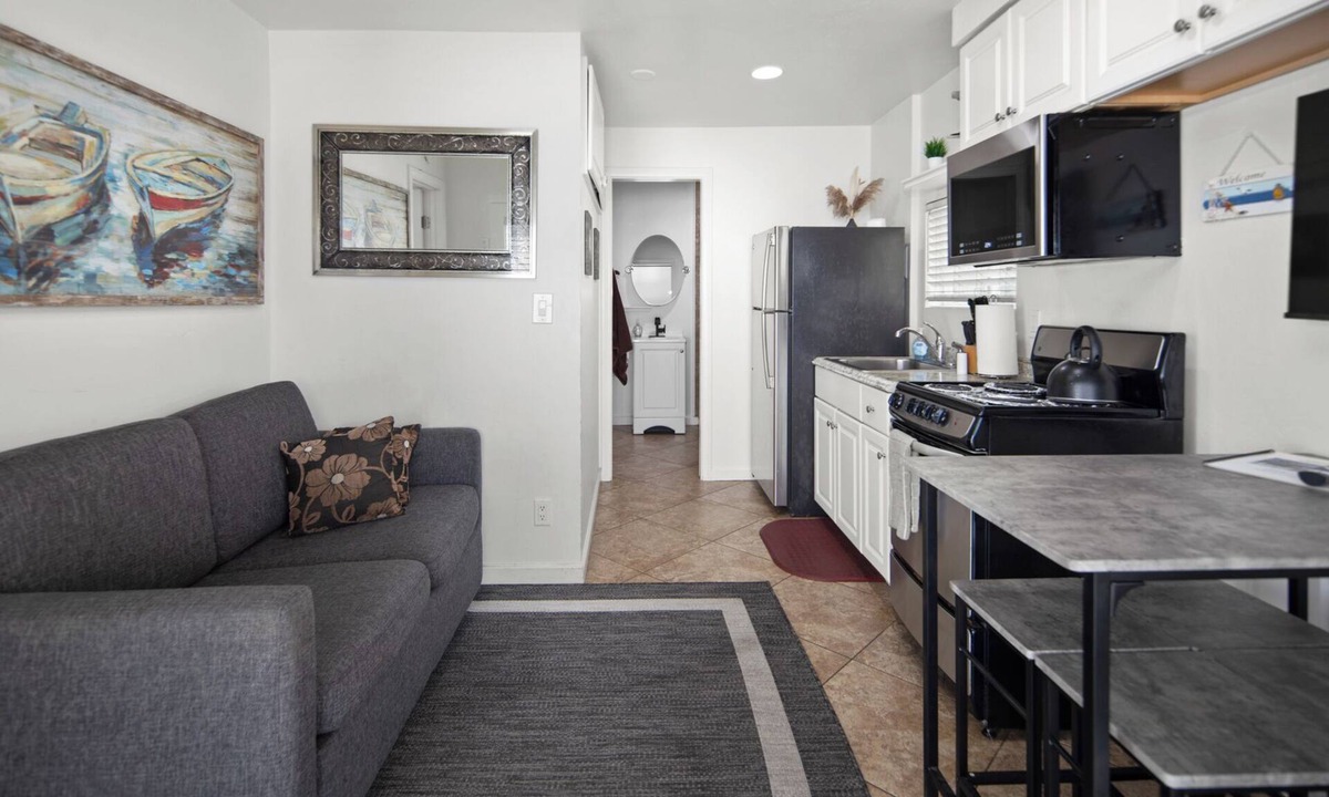 South Mission Beach House | Location And Value! Andrew's 1 Bedroom Beach Home