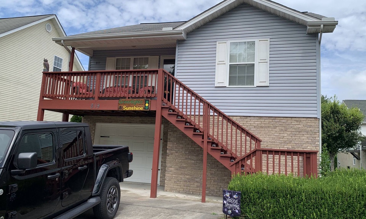 Pigeon Forge Ski Chalet | Location, Location, Location! Great for Family & Friend Gatherings