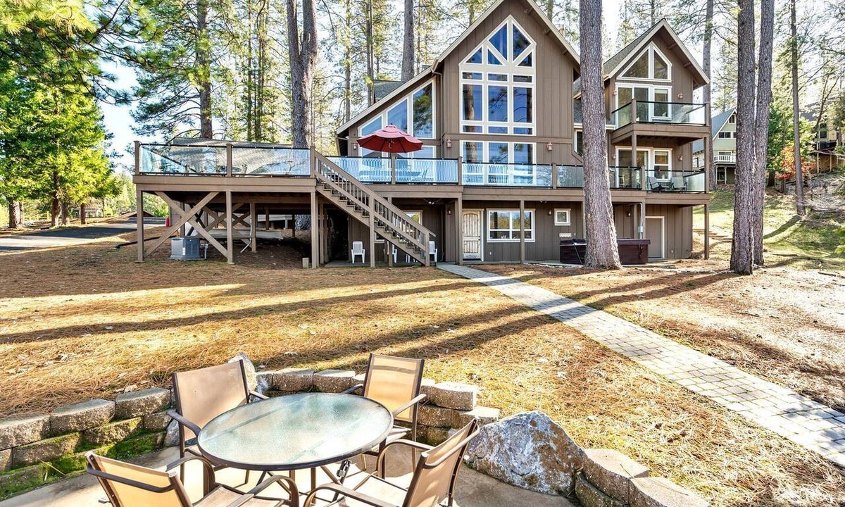 Groveland Villa | Luminous Secluded Villa with Pool Table and Spa Bath in Groveland, California