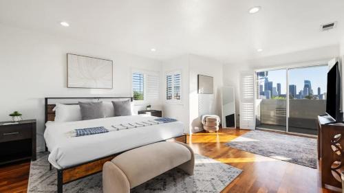 Downtown Los Angeles House | LUX 3BR Penthouse with Ensuites Near Dodger Stadium