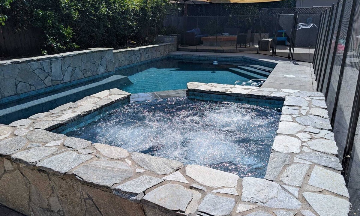 Davis House | Lux 4BR Retreat Pool Hot Tub 2 Kings 2 queens Davis Sacramento NorCal