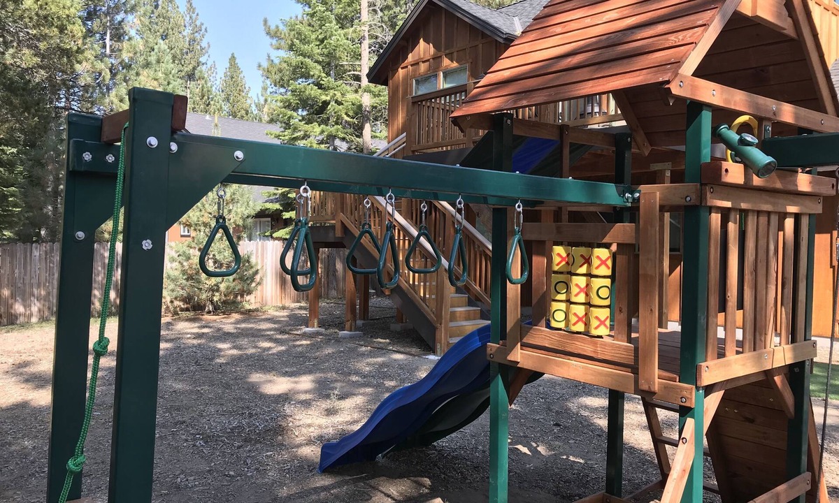 Tahoe Paradise House | Luxurious, Family Friendly, Hot Tub & AC