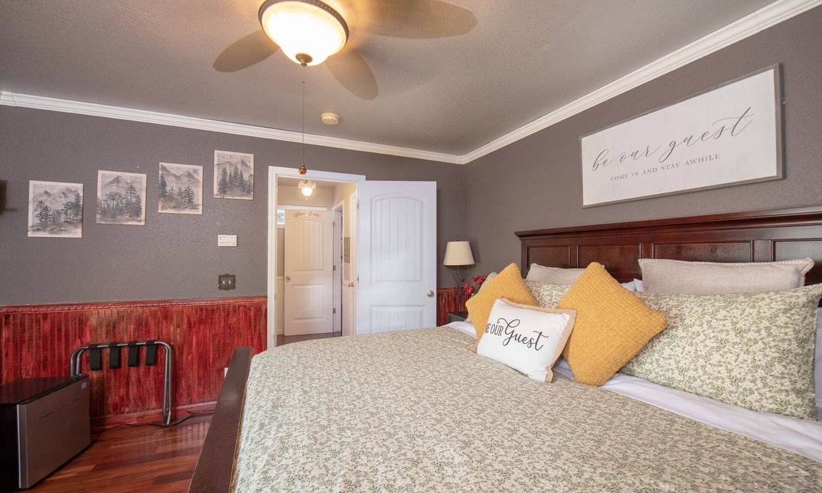 Shaver Lake Cabin | luxurious Suite Loose Goose