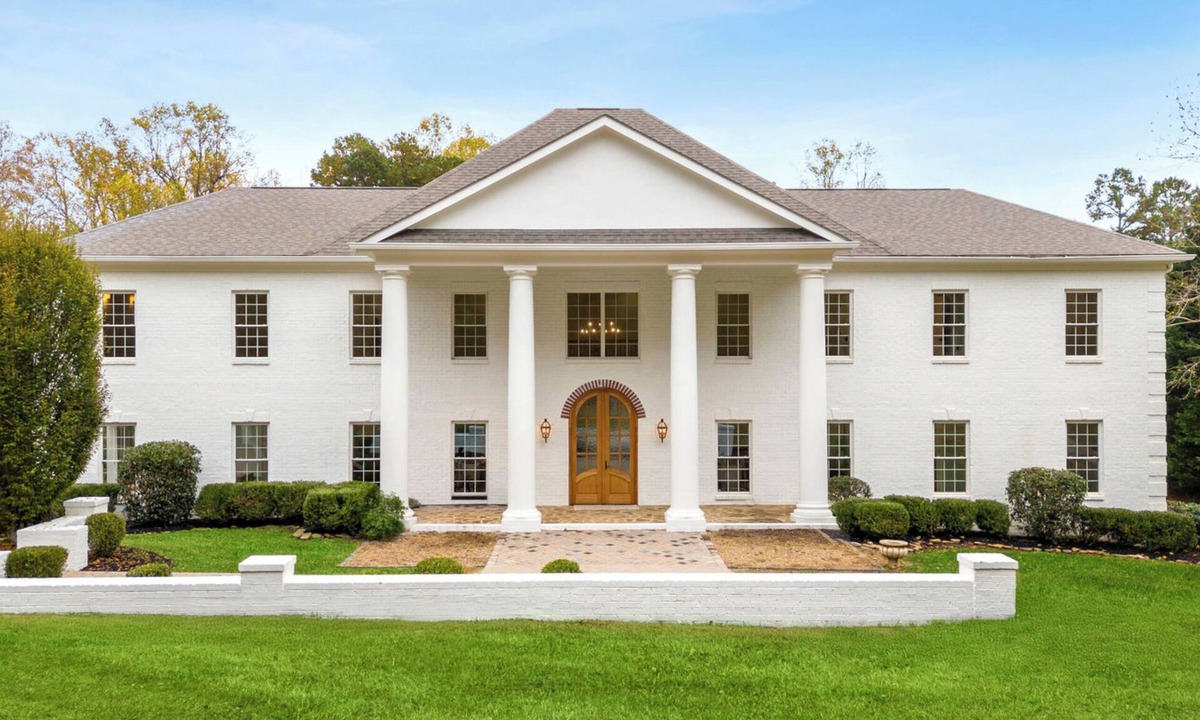 Travelers Rest House | Luxury 6BR Home in Greenville w/Heated Pool Near Furman & Golfing