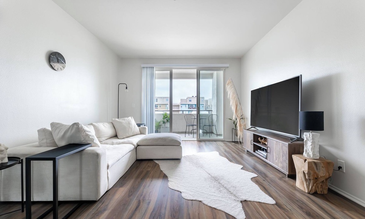 Del Rey Apartment | Luxury in the Heart of Marina Del Rey - Near Beach/Private Pool/Spa/Gym