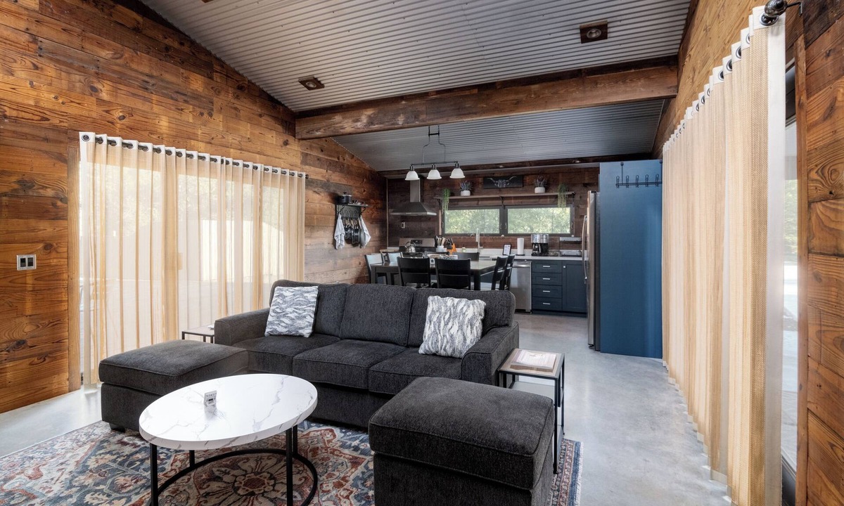 Shady Hollow House | Luxury S Austin Home + Casita