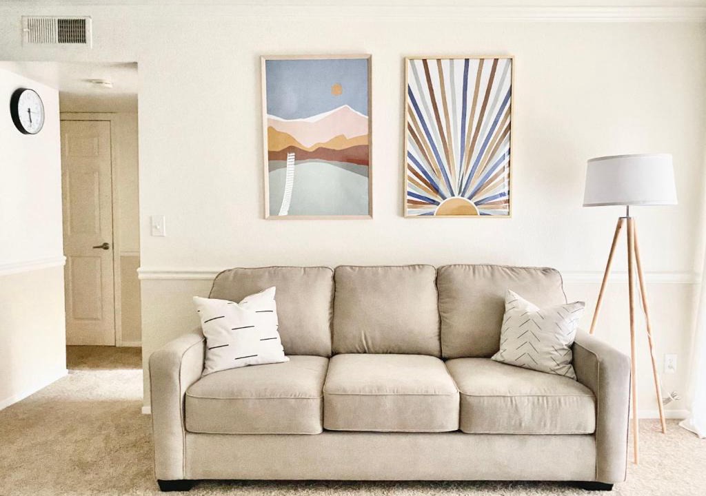 South Natomas Apartment | Luxury Sacramento Apartment, King Bed, Fast Wi-Fi
