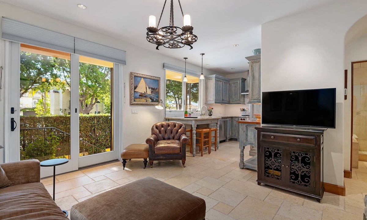 West Beach Apartment | Luxury Seaside Getaway — 2 blocks to the Beach and Funk Zone