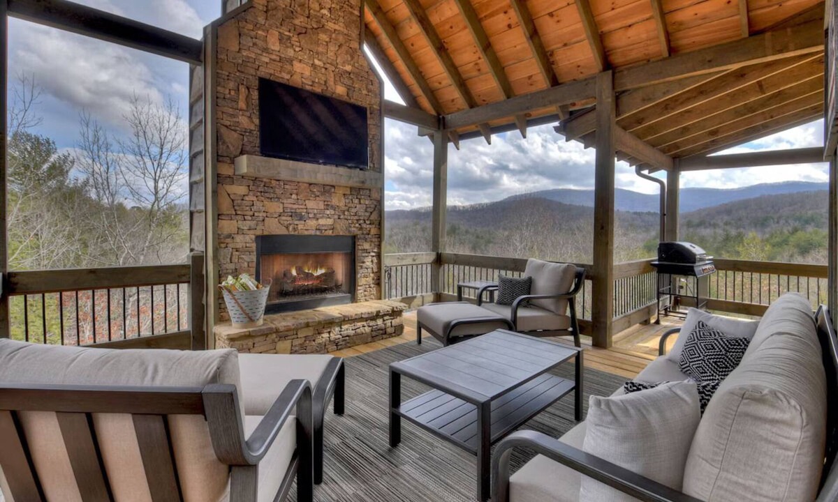 Epworth House | Majestic Mountain Retreat Hot Tub Pool Table