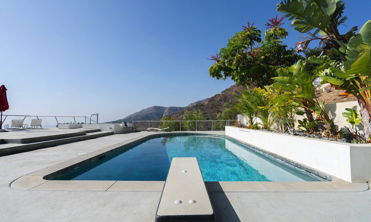 Malibu House | Malibu Modern Pool House