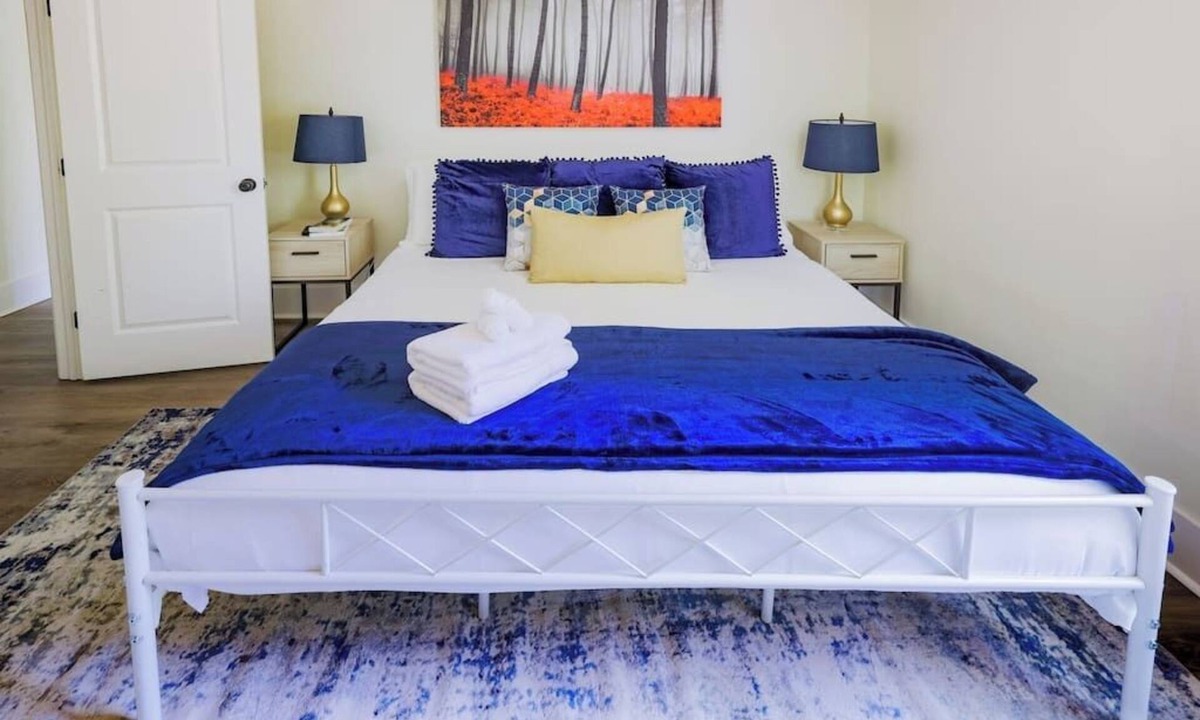 Onion Creek Meadows House | Manchaca 4 bedroom sleeps 10 Pool and Hot tub