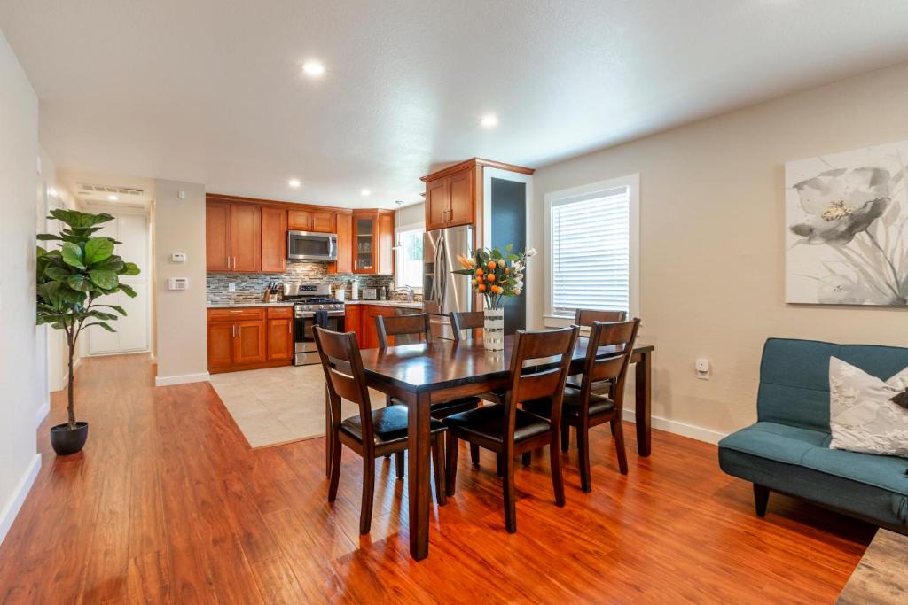 Northside Apartment | @ Marbella Lane 3BR Upper Level House in Downtown San Jose