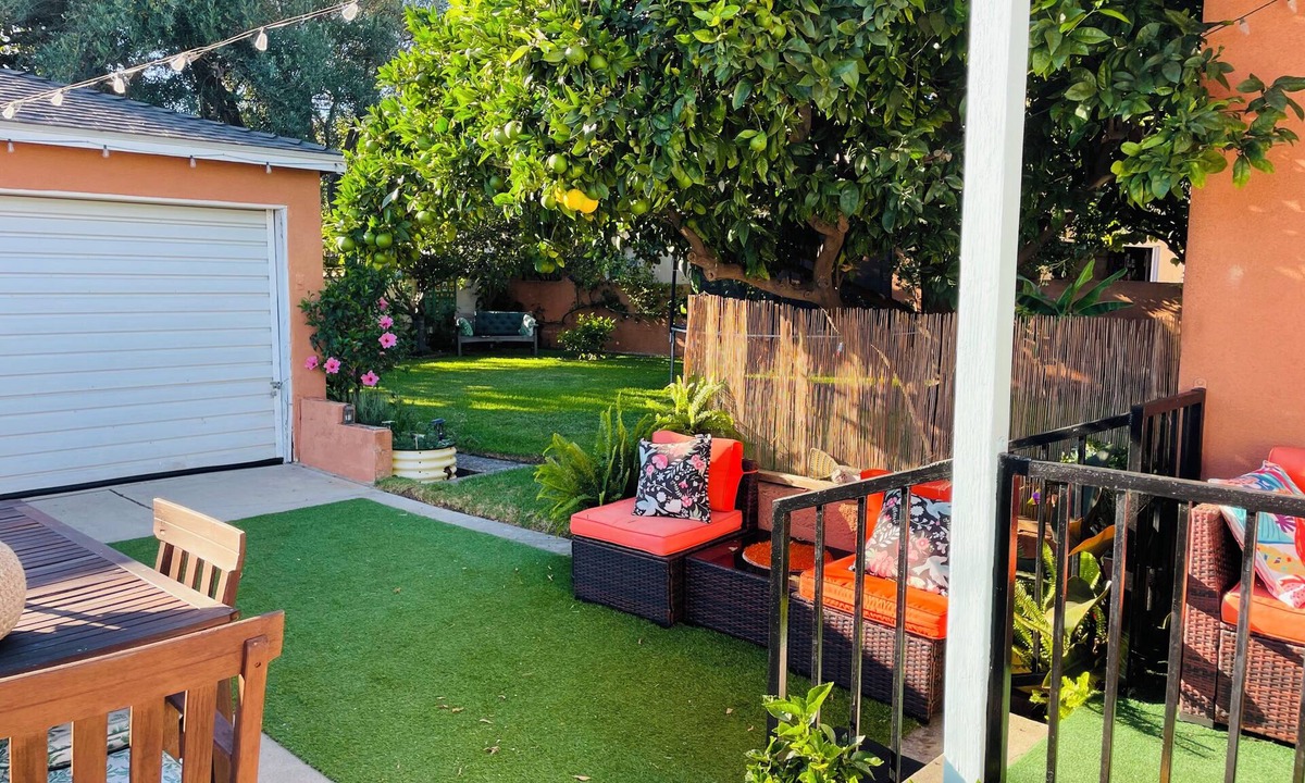 Westchester House | Mid Century Garden Retreat near So-Fi and LAX