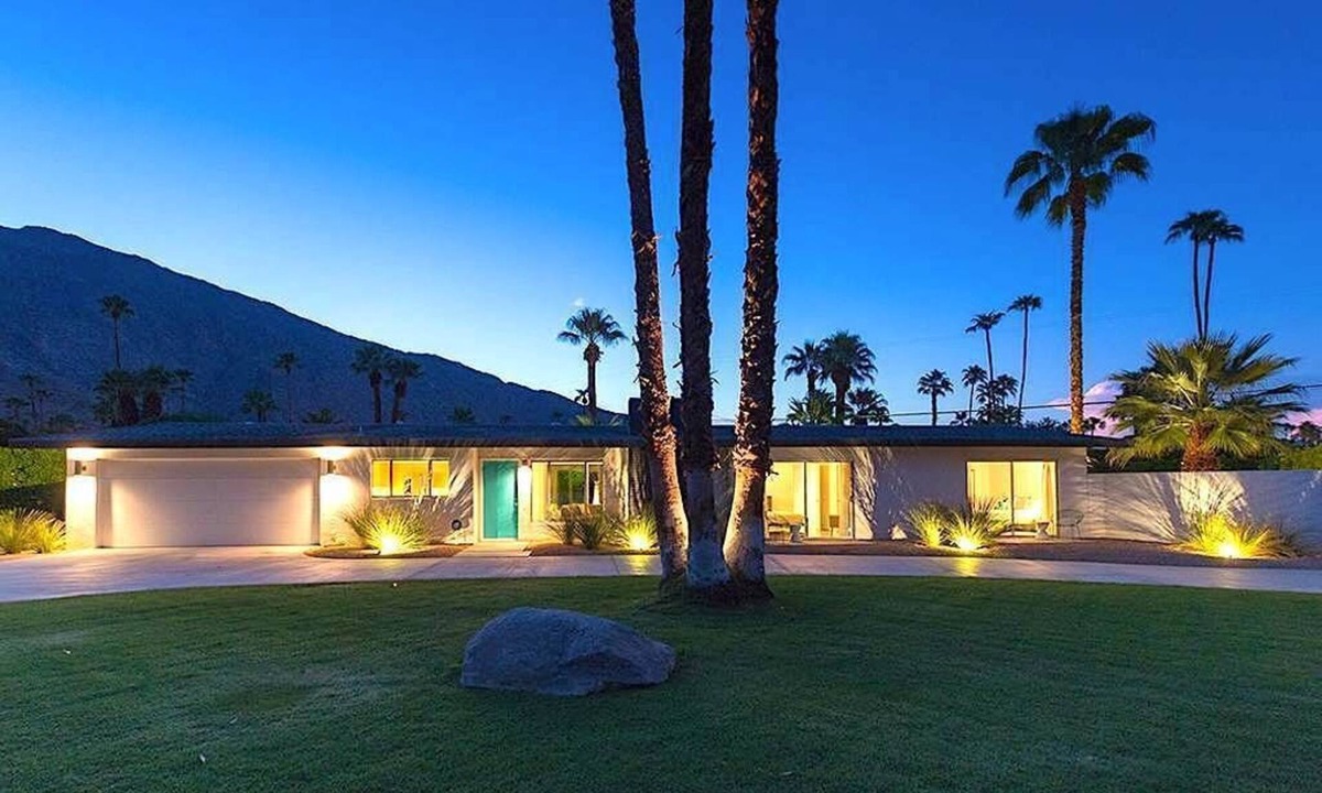 Tahquitz River Estates House | Mid-century mini estate in low wind zone, south of downtown Palm Springs .