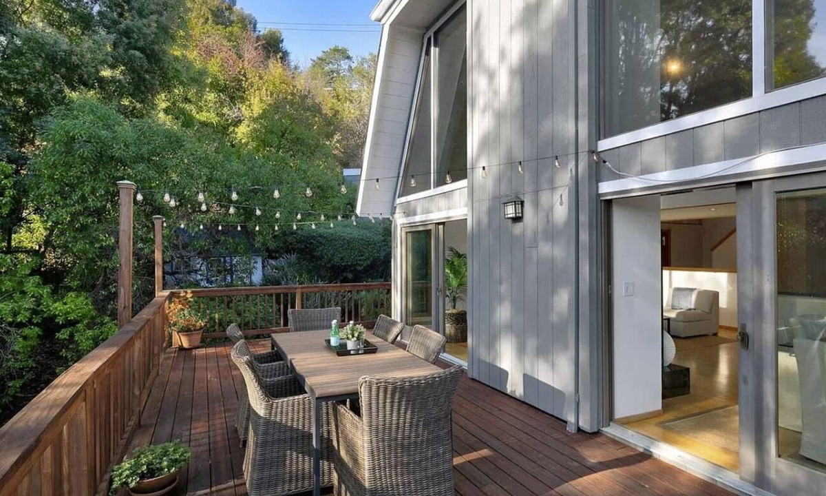 Tamalpais-Homestead Valley House | Mill Valley Chalet - Sunny & Private - Deck, Views, Putting Green, Trails, Tub