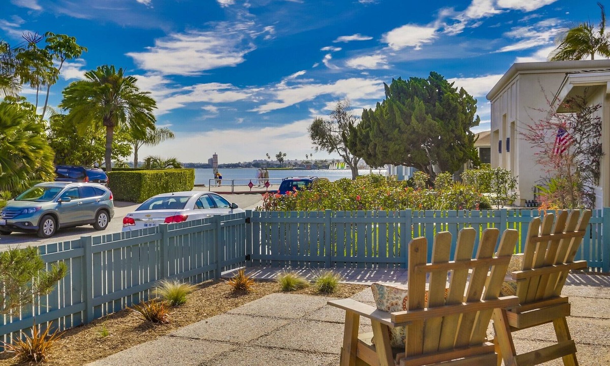 Crown Point House | Mission Bay Classic Beach House | 4BR + Oceanview