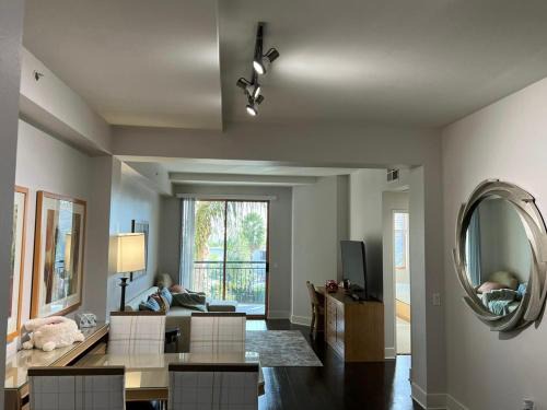 Westwood Apartment | Modern Executive Suite near Sony Studios, Hollywood & Beverly Hills