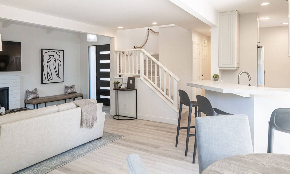 Montecito House | Montecito-Chic Beachside Retreat - 5 min walk to the beach
