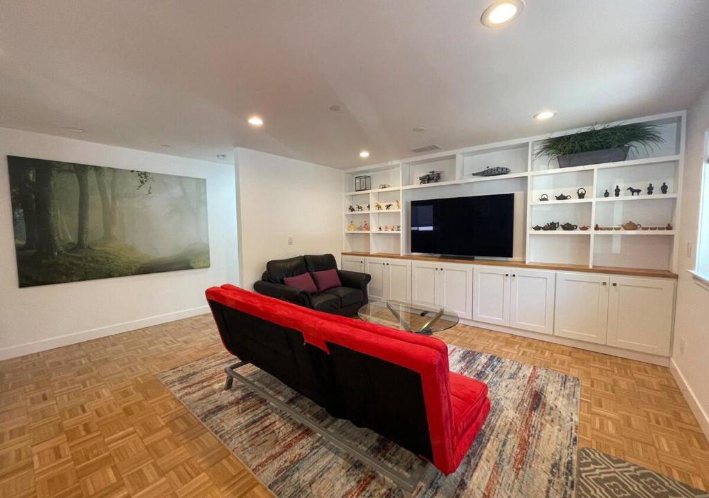 Saranap House | New 3-BR guesthouse with free parking on prem