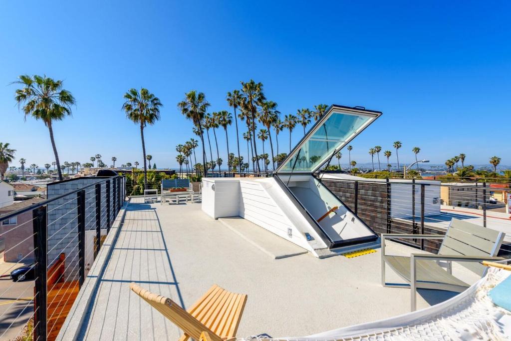 Ocean Beach House | New Beach House, Steps to Sand