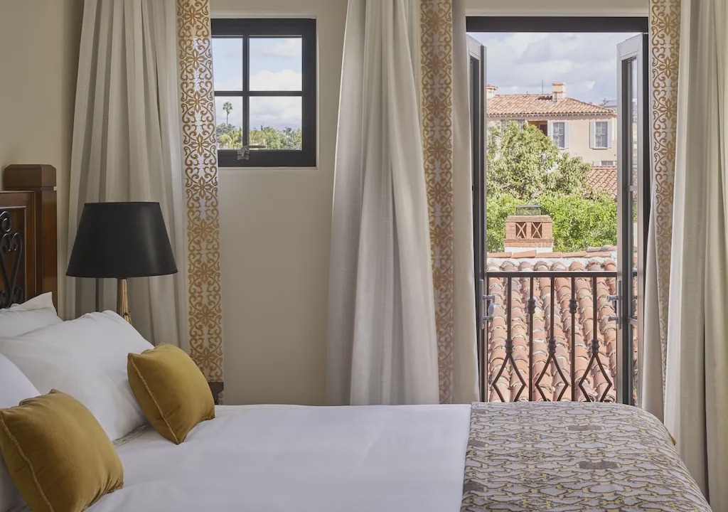 Westwood Hotel | ***New Listing**** Luxury Hotel Suite in Westwood Village