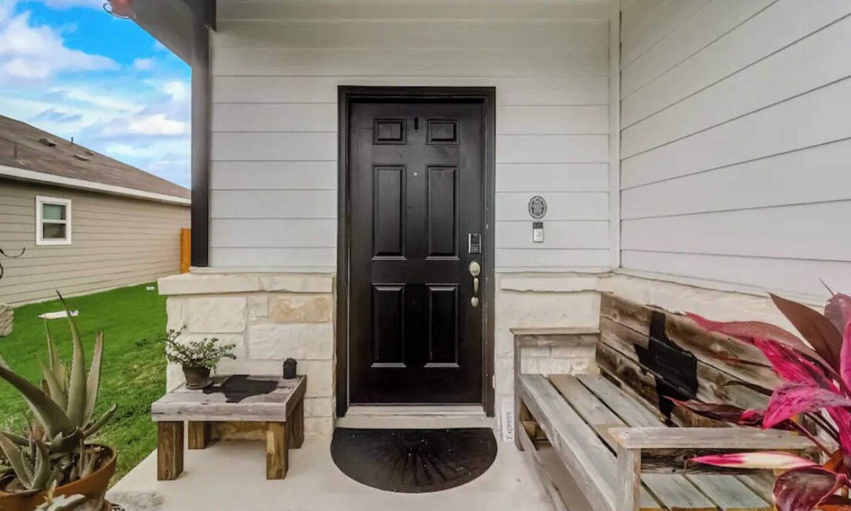 Camelot House | NEW! Texy-Mexy Bungalow: Spacious 3-Bedroom House w/Full Access & Pets Welcome!