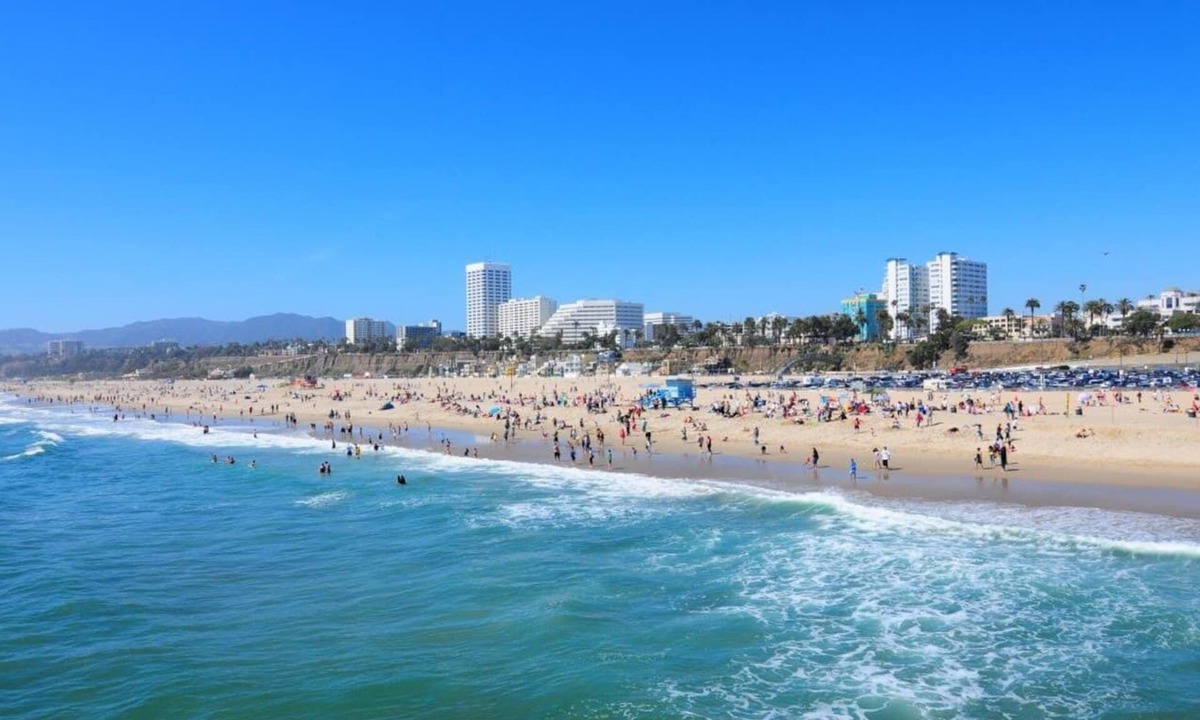 Pico - Robertson Apartment | Newly built modern 1-bedroom apartment near LACMA. 5 minutes to Rodeo Drive!