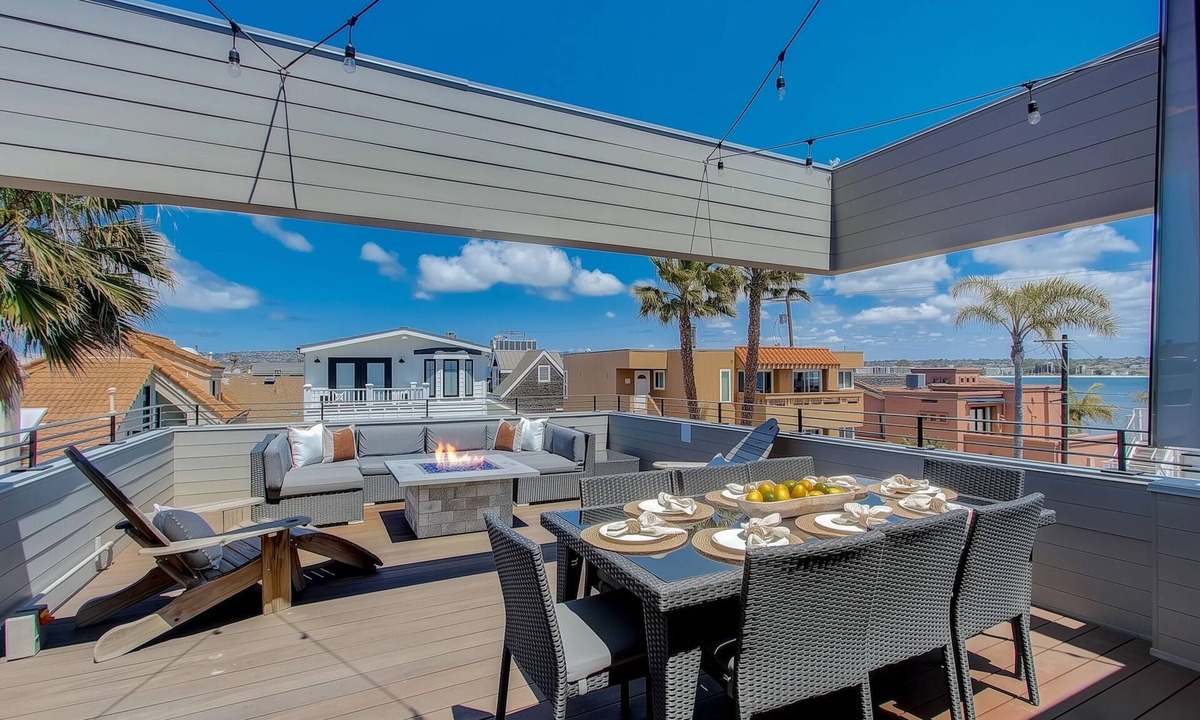 San Diego House | Newly Renovated 3-Story Beach Home | Rooftop Patio, Fire Pit & Steps to Bay & Ocean