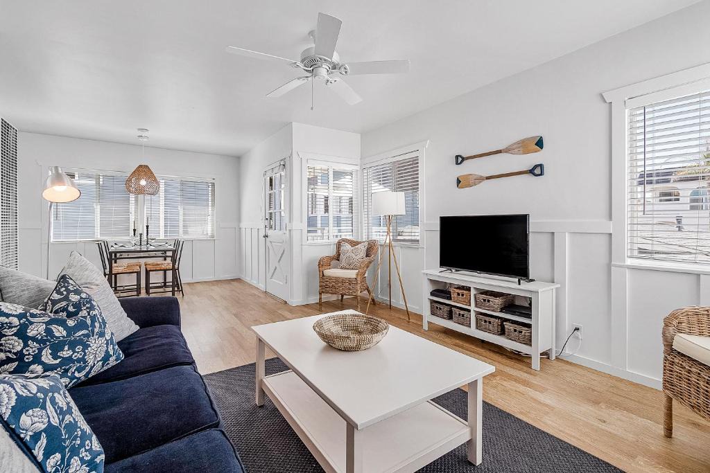 West Newport House | Newport Coastal Comfort