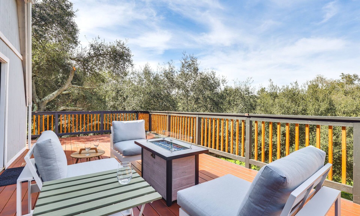North Ridge House | North San Diego Retreat w/Deck, Fire Pit Table!