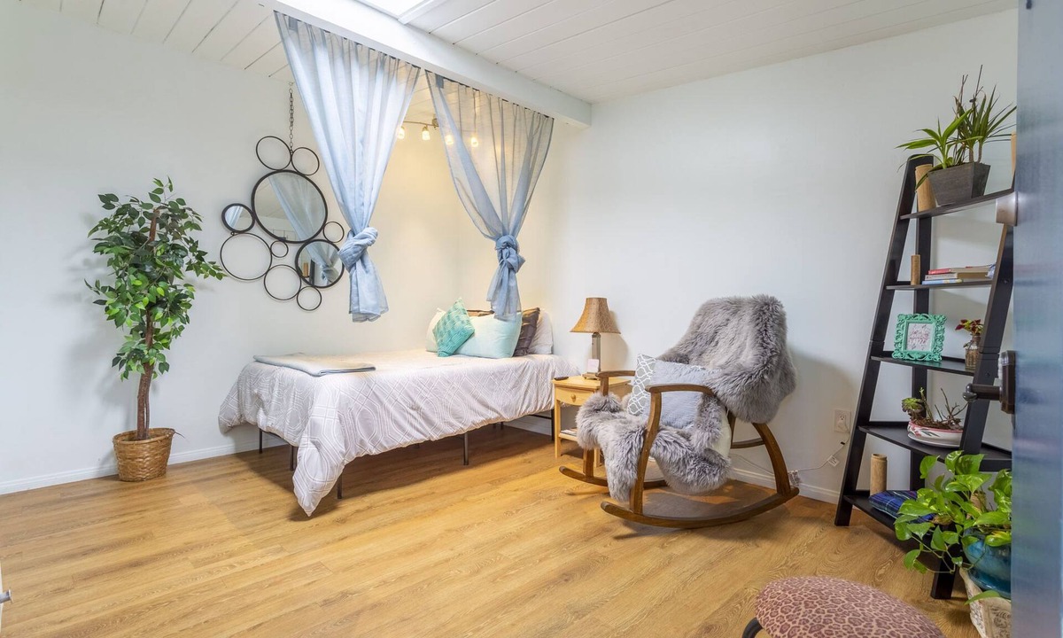 Ocean Beach Apartment | OCEAN BEACH, #7 ZEN, RETRO COTTAGE STUDIO, ONLY 3 BLOCKS TO THE BEACH 🏖