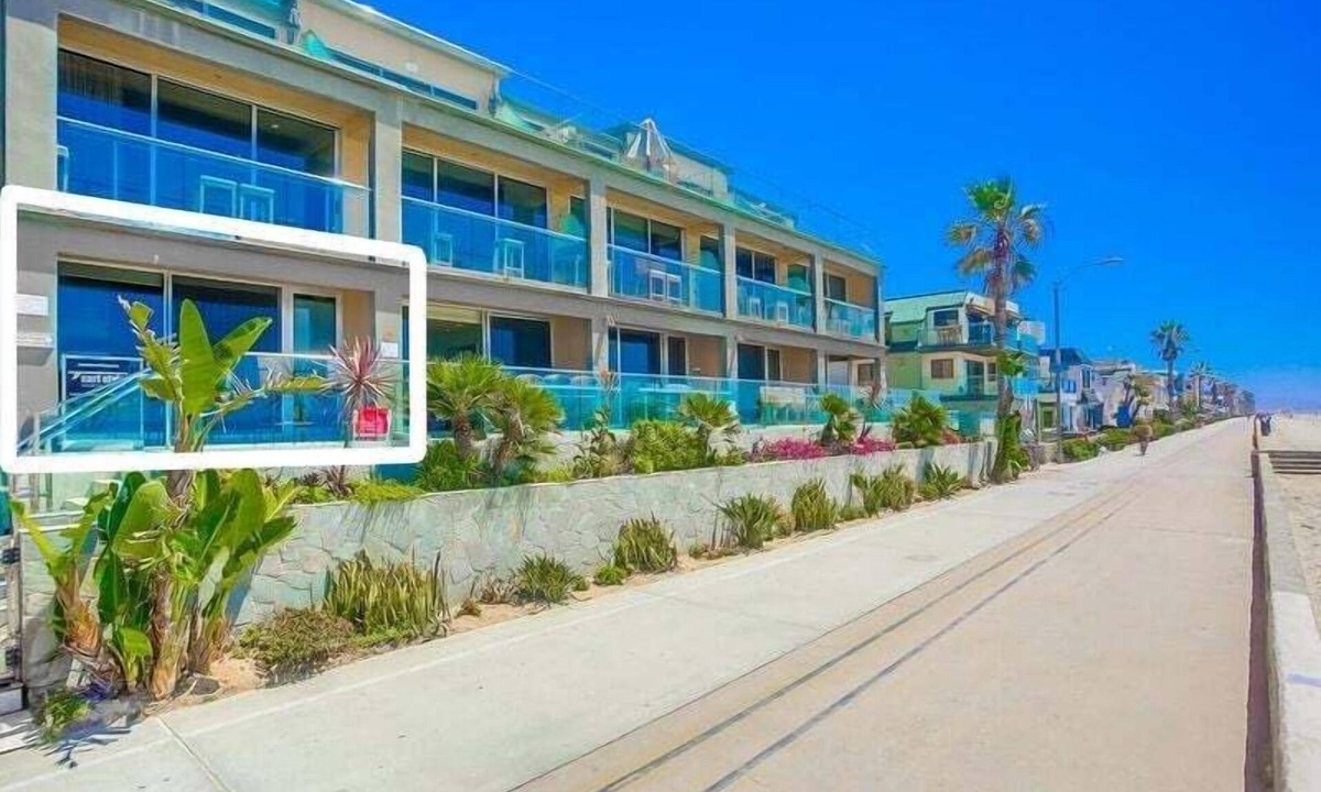 Mission Beach House | Ocean Front * 2 Level Corner Unit * Exclusive Water View Deck