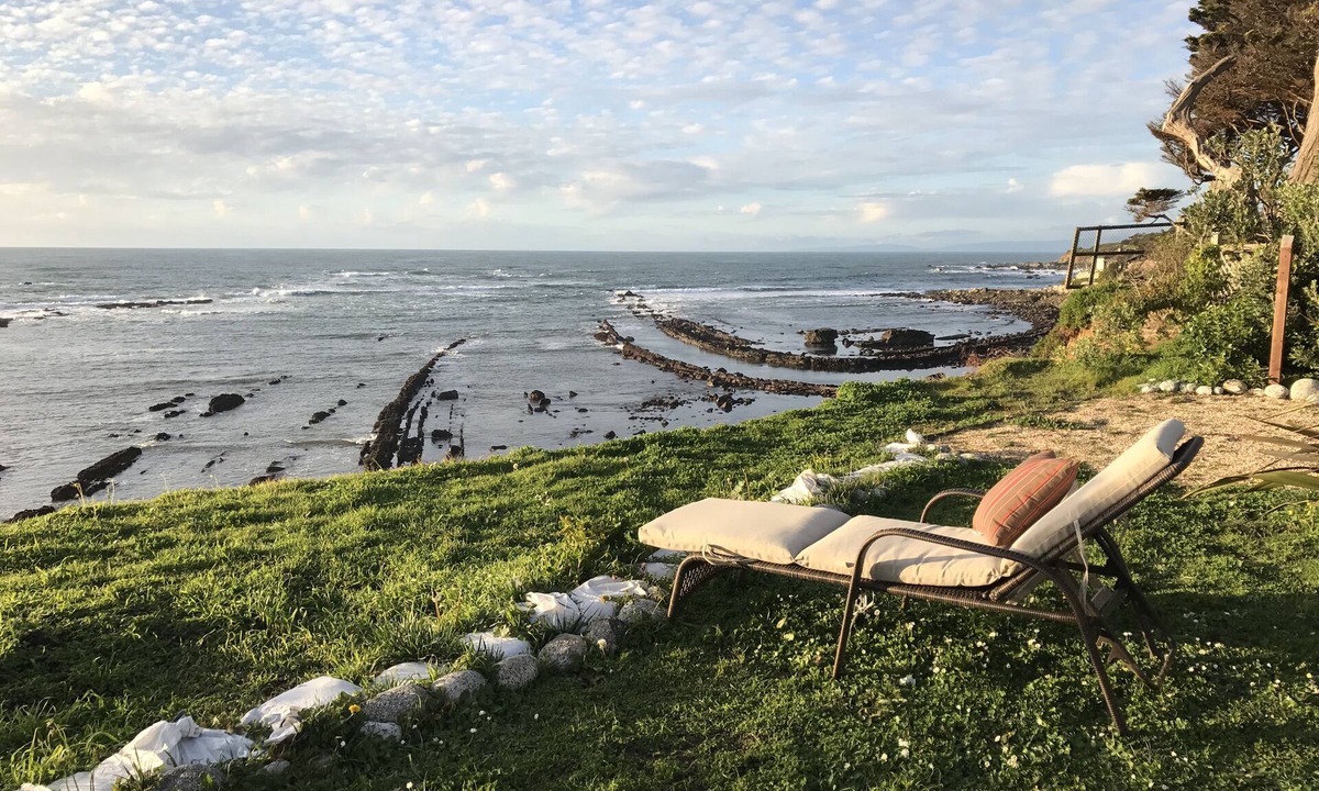 Moss Beach Cottage | OCEAN FRONT Beach Cottage with Panoramic Views!