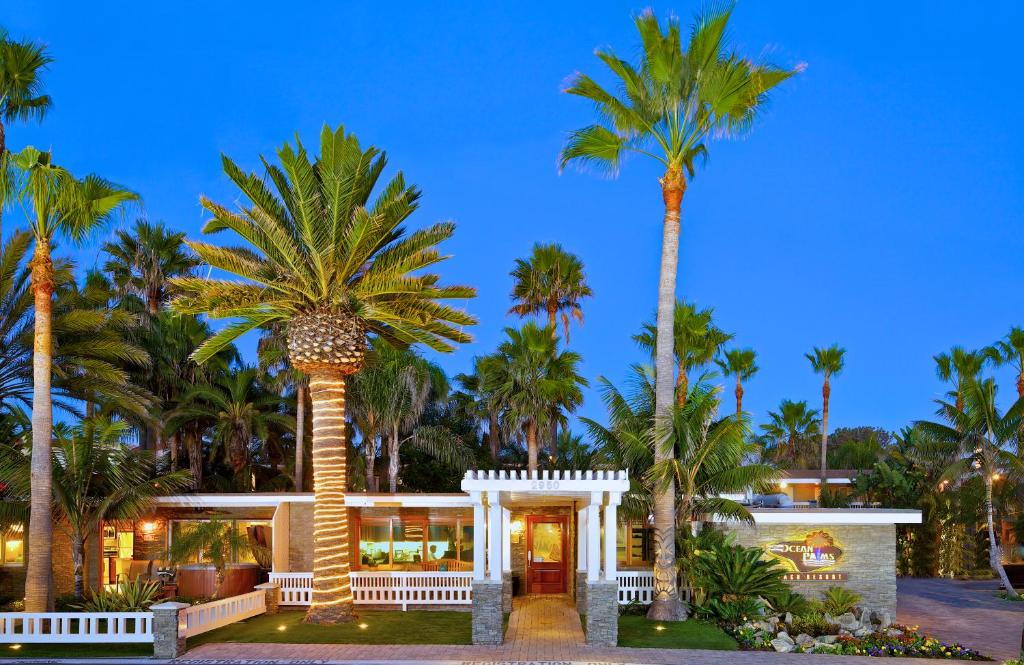 Carlsbad Village Hotel | Ocean Palms Beach Resort
