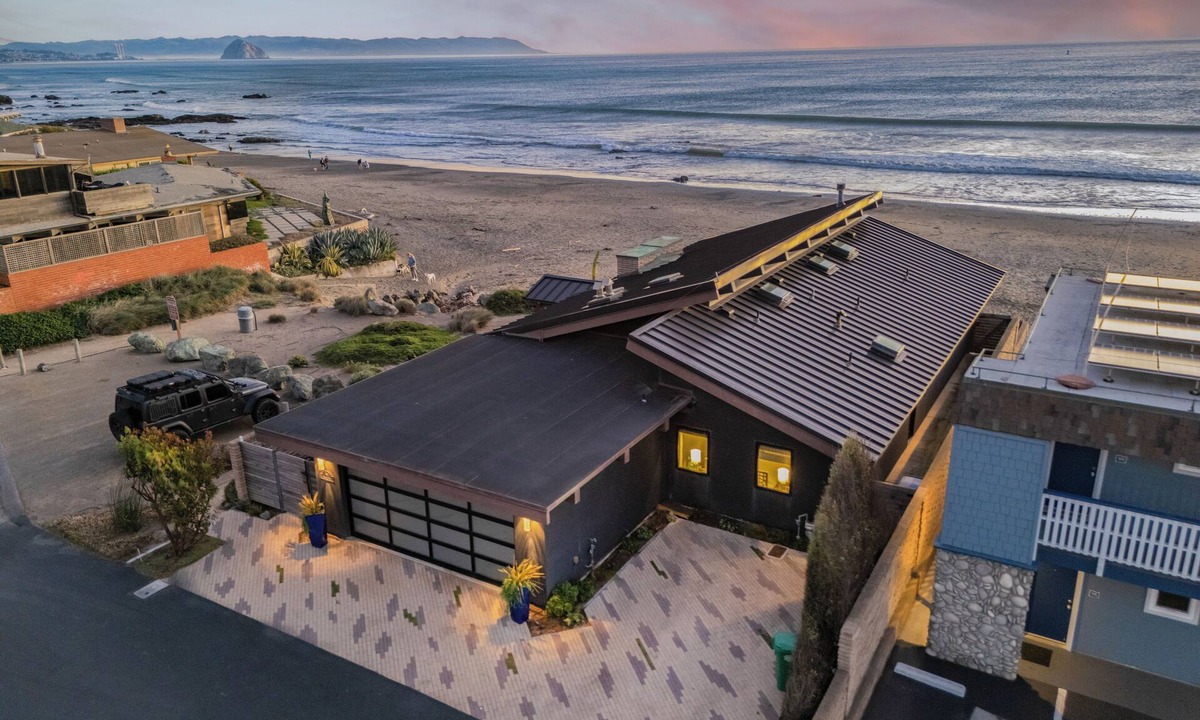 Cayucos House | Oceanfront Cayucos Home + On the Sand + Firepit + Views + Steps to Cayucos Pier
